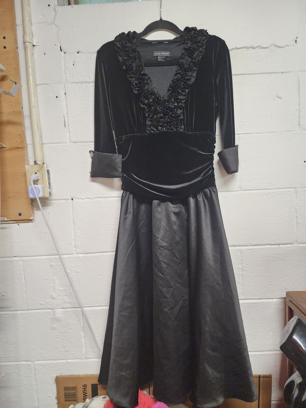 Jessica Howard Black Velvet & Satin Long Sleeve Dress